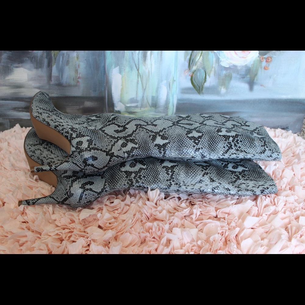 Steve Madden Blue Snake Boots - Picture 4 of 6